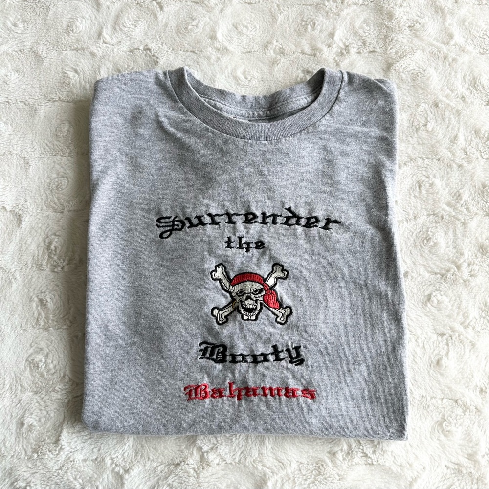 Vintage Bahamas Shirt Tee Mens Medium Gray Pirate Skull Crossbones Funny Bandana